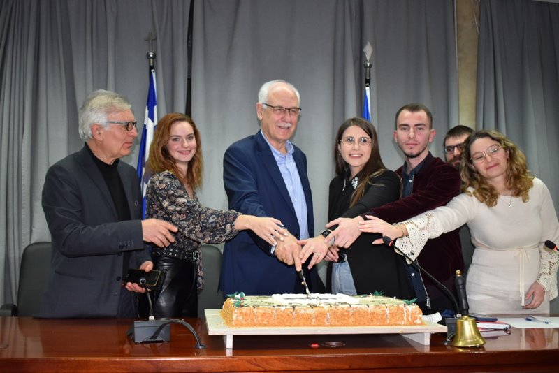 Έκοψε πίτα το Δημοτικό Συμβούλιο Νεολαίας Δήμου Λαρισαίων