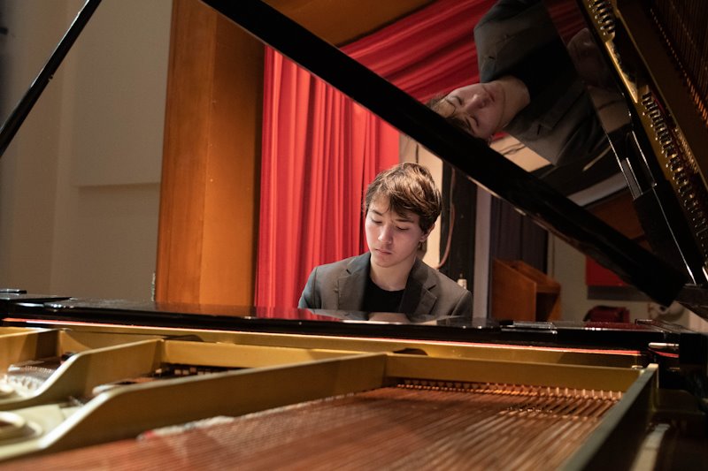 240206 festival moysikotropo ektoras karatzios