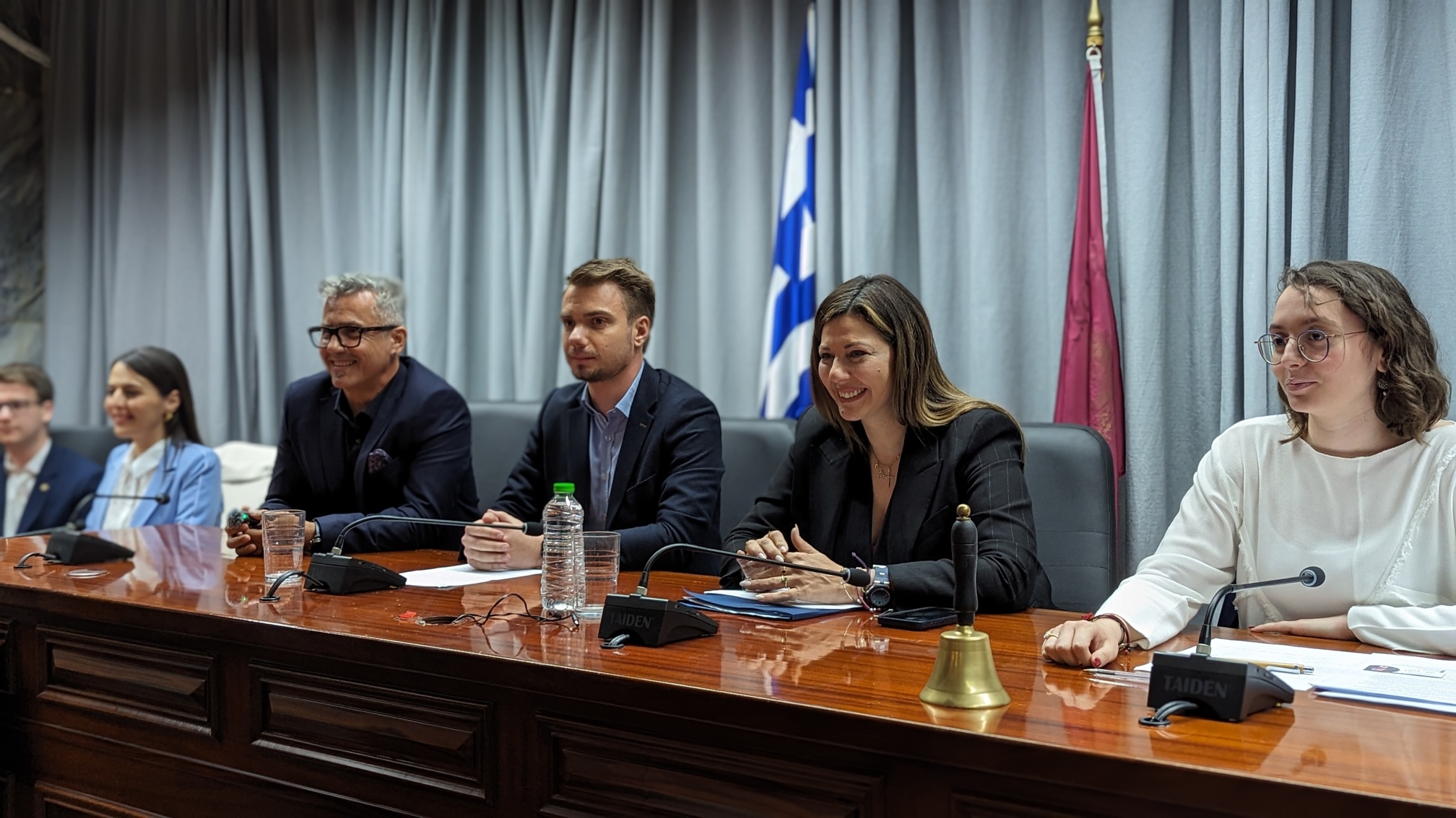 240422 dsn eyr evd neon