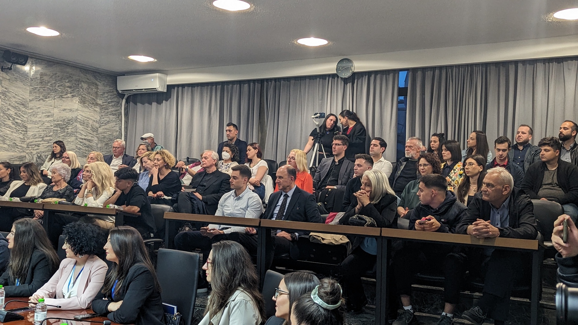 240422 dsn eyr evd neon