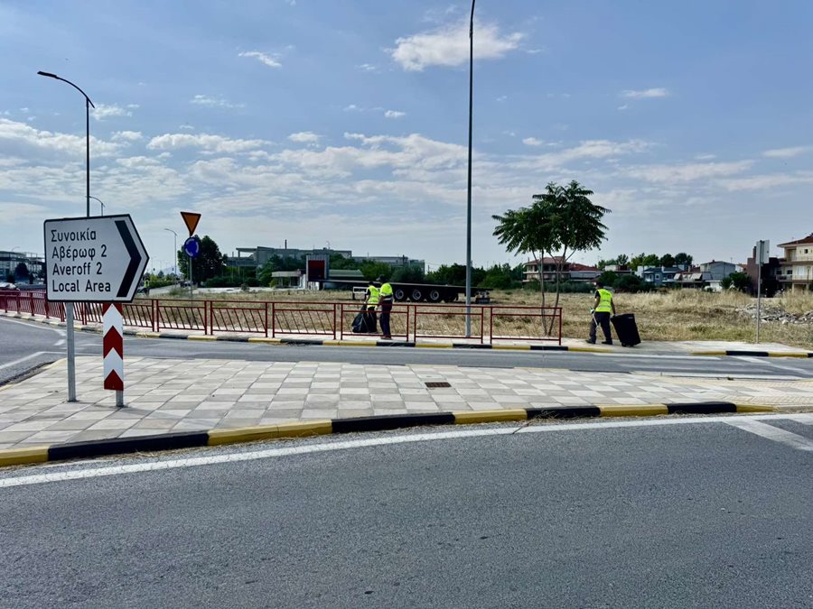 Στιγμιότυπο από τις εργασίες καθαρισμού του εθνικού και επαρχιακού οδικού δικτύου
