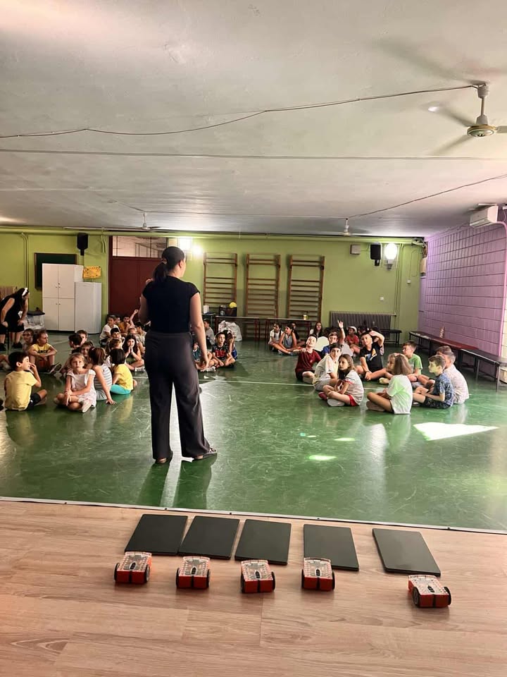 250718 kataskinosi stin poli robotiki 1