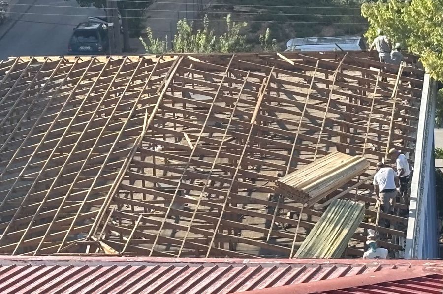 Εργασίες αποκατάστασης της στέγης του Γυμναστηρίου στο 5ο Γυμνάσιο – Λύκειο