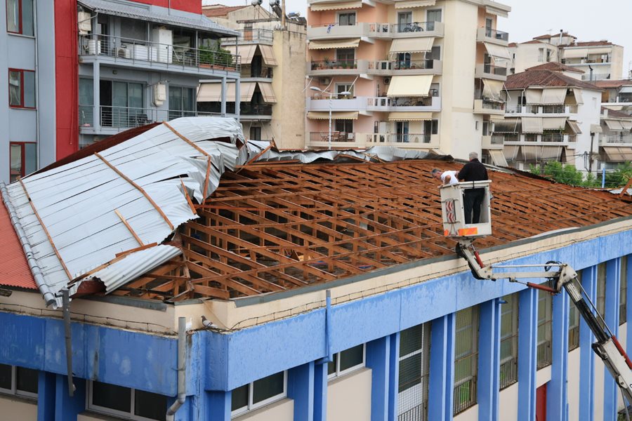 Εργασίες αποκατάστασης της στέγης του Γυμναστηρίου στο 5ο Γυμνάσιο – Λύκειο