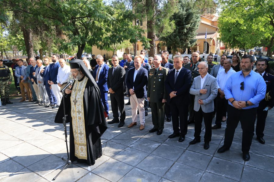 Στιγμιότυπο από τις εκδηλώσεις για την 144η επέτειο απελευθέρωσης της Λάρισας από τον τουρκικό ζυγό.