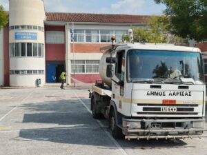 Καθαρισμός σχολικών αυλών