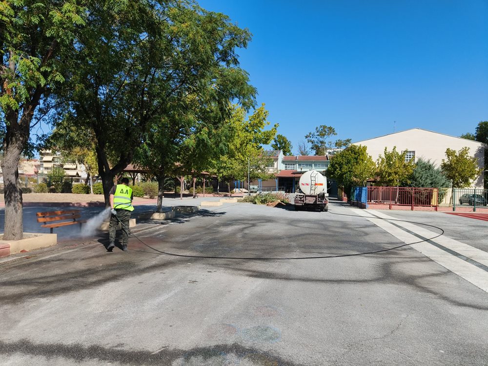 Καθαρισμός σχολικών αυλών