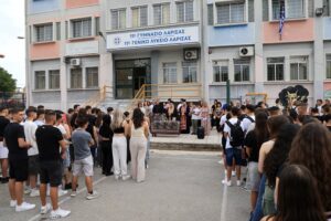 Στιγμιότυπα από τον αγιασμό για την έναρξη της νέας σχολικής χρονιάς στο 11ο Γυμνάσιο και 11ο Γενικό Λύκειο Λάρισας