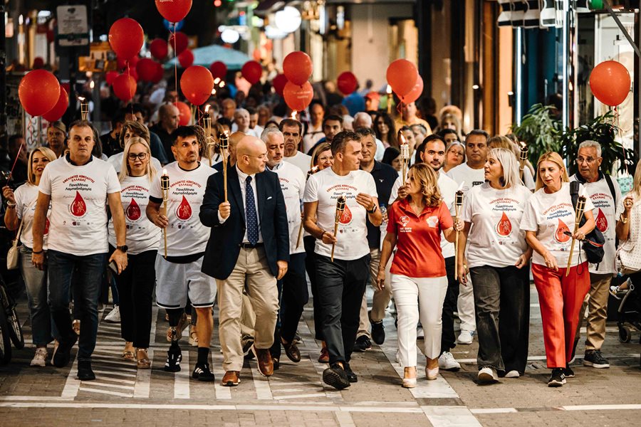 Στιγμιότυπο από την λαμπαδηδρομία εθελοντών αιμοδοτών