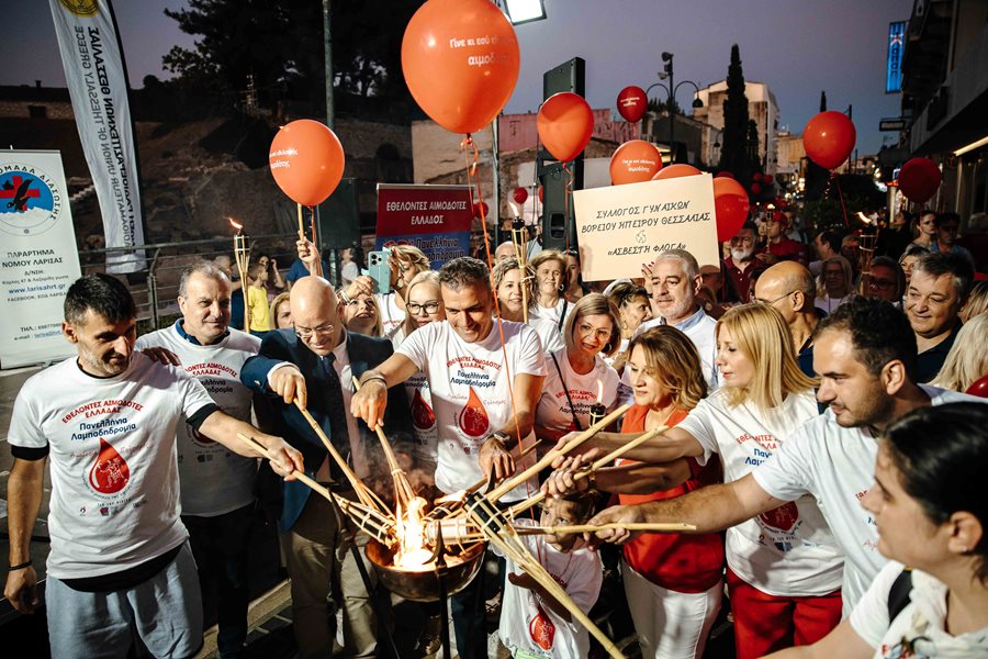 Στιγμιότυπο από την λαμπαδηδρομία εθελοντών αιμοδοτών