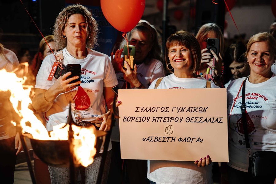 Στιγμιότυπο από την λαμπαδηδρομία εθελοντών αιμοδοτών