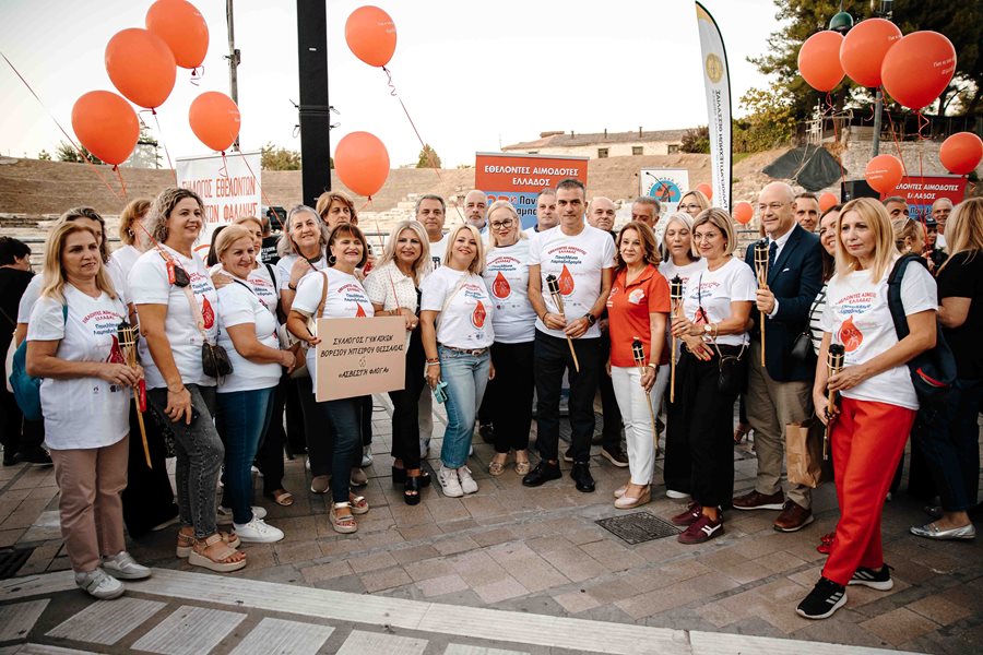 Στιγμιότυπο από την λαμπαδηδρομία εθελοντών αιμοδοτών