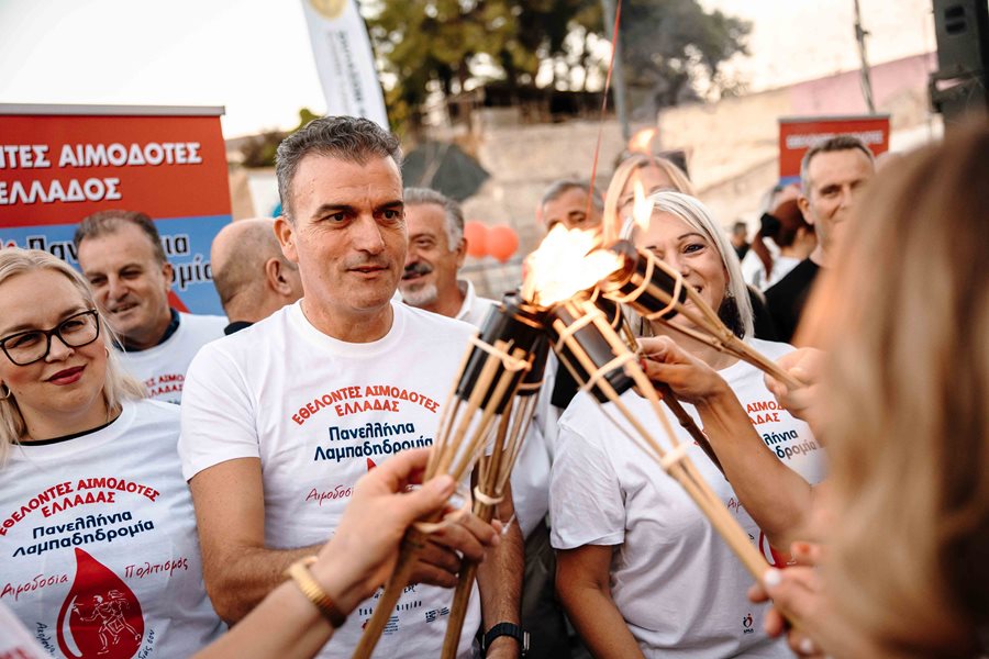 Στιγμιότυπο από την λαμπαδηδρομία εθελοντών αιμοδοτών