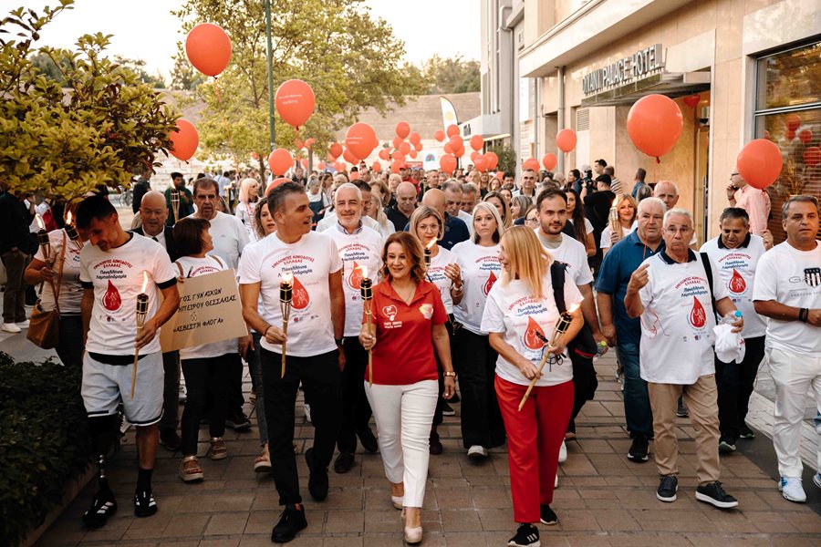 Στιγμιότυπο από την λαμπαδηδρομία εθελοντών αιμοδοτών