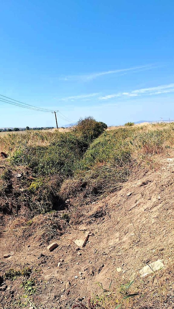 Στιγμιότυπο από τον καθαρισμό ρέματος στις Νέες Εργατικές Κατοικίες Γιάννουλης