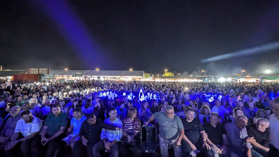 Στιγμιότυπο από την πρώτη ημέρα έναρξης για το Παζάρι Λάρισας 2025