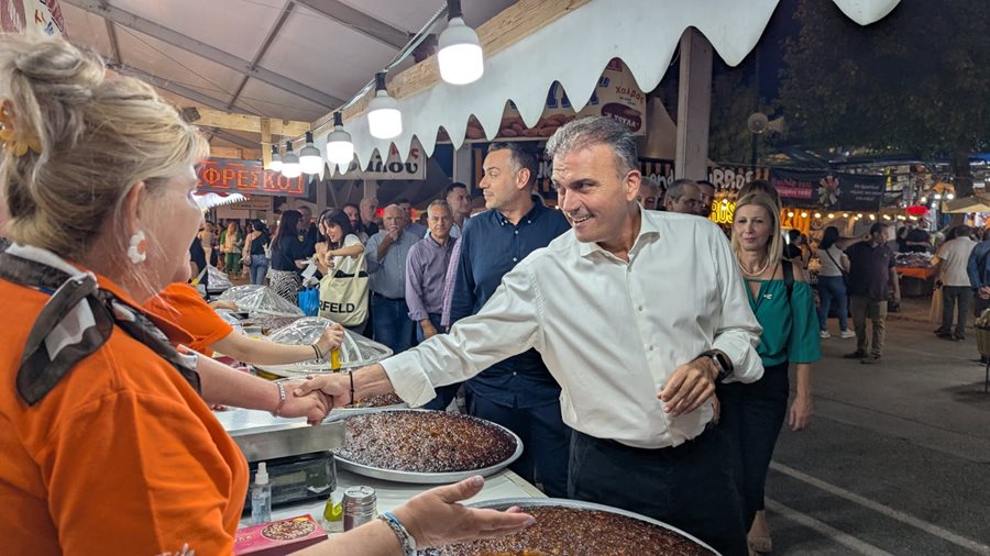 Στιγμιότυπο από την πρώτη ημέρα έναρξης για το Παζάρι Λάρισας 2025