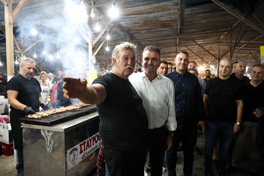 Στιγμιότυπο από την πρώτη ημέρα έναρξης για το Παζάρι Λάρισας 2025