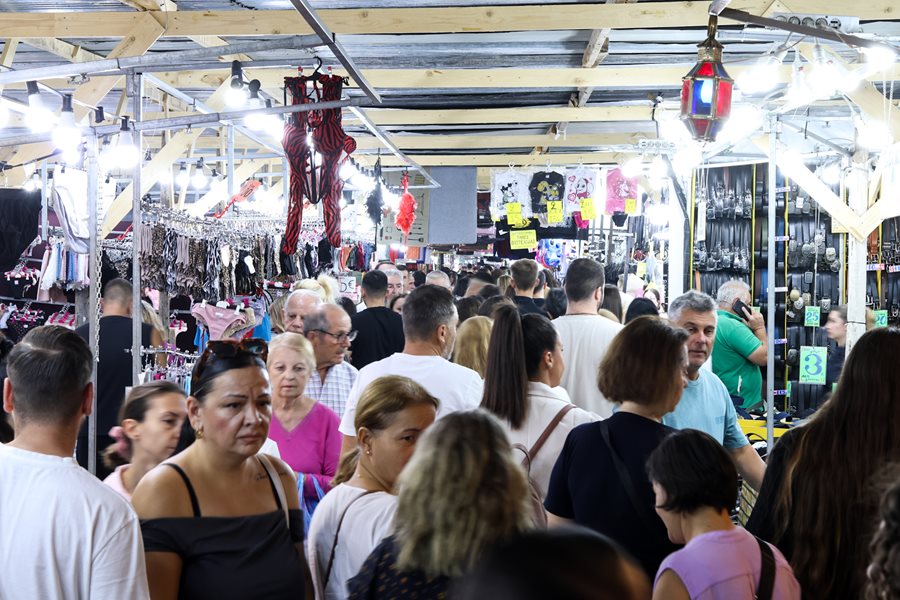 Στιγμιότυπο από την πρώτη ημέρα έναρξης για το Παζάρι Λάρισας 2025