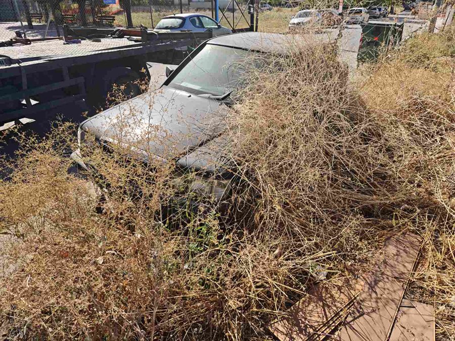 Επιχείρηση-«σκούπα» της υπηρεσίας Καθαριότητας-Ανακύκλωσης του Δήμου Λαρισαίων, για την περισυλλογή και απομάκρυνση εγκαταλελειμμένων οχημάτων