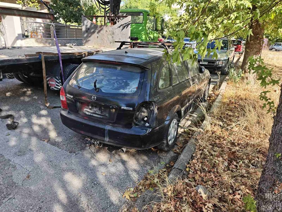 Επιχείρηση-«σκούπα» της υπηρεσίας Καθαριότητας-Ανακύκλωσης του Δήμου Λαρισαίων, για την περισυλλογή και απομάκρυνση εγκαταλελειμμένων οχημάτων