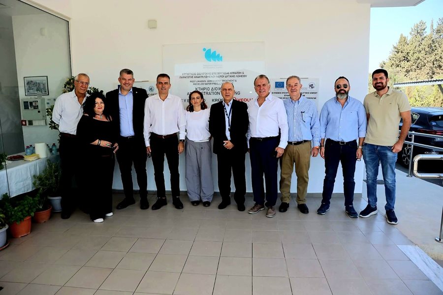 Στιγμιότυπο από την επίσκεψη αντιπροσωπείας για την υπογραφή Μνημόνιου Συνεργασίας μεταξύ της Δημοτικής Επιχείρησης Ύδρευσης - Αποχέτευσης Λάρισας (ΔΕΥΑΛ) και του Επαρχιακού Οργανισμού Αυτοδιοίκησης (ΕΟΑ) Λεμεσού