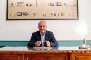 dieythintis dol lenoutsos