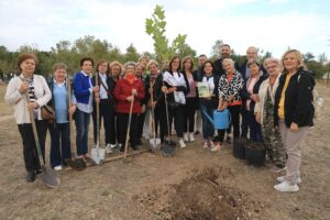 Στιγμιότυπο από την δενδροφύτευση πλάτανου στο Πάρκο Χρωμάτων (Χατζηχαλάρ)