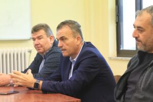 Στιγμιότυπο από την επίσκεψη του Δημάρχου Θ. Μαμάκου στην Κοινότητα Μάνδρας