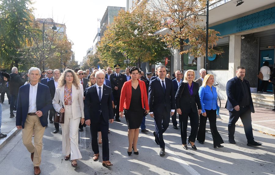 Στιγμιότυπο από τις εκδηλώσεις για την επέτειο απελευθέρωσης της Λάρισας από τη γερμανική κατοχή