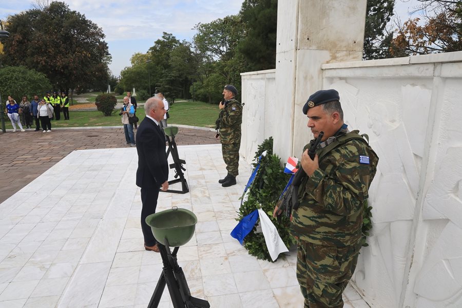 Στιγμιότυπο από τις εκδηλώσεις για την επέτειο απελευθέρωσης της Λάρισας από τη γερμανική κατοχή
