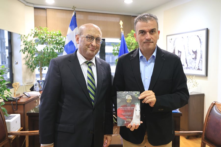 Στιγμιότυπο από τη συνάντηση του Δημάρχου Λαρισαίων, κ.Θανάση Μαμάκου, με τον Πρέσβη της Αρμενίας στην Ελλάδα, κ.Tigran Mkrtchyan (Τιγκράν Μκρτσιάν)