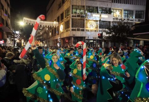 Χριστούγεννα-Πρωτοχρονιά στη Λάρισα: Η Εορταστική Παρέλαση έρχεται ξανά να ζωντανέψει την πόλη