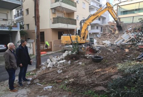 Κατεδάφιση κτηρίου επί της οδού Σκουφά