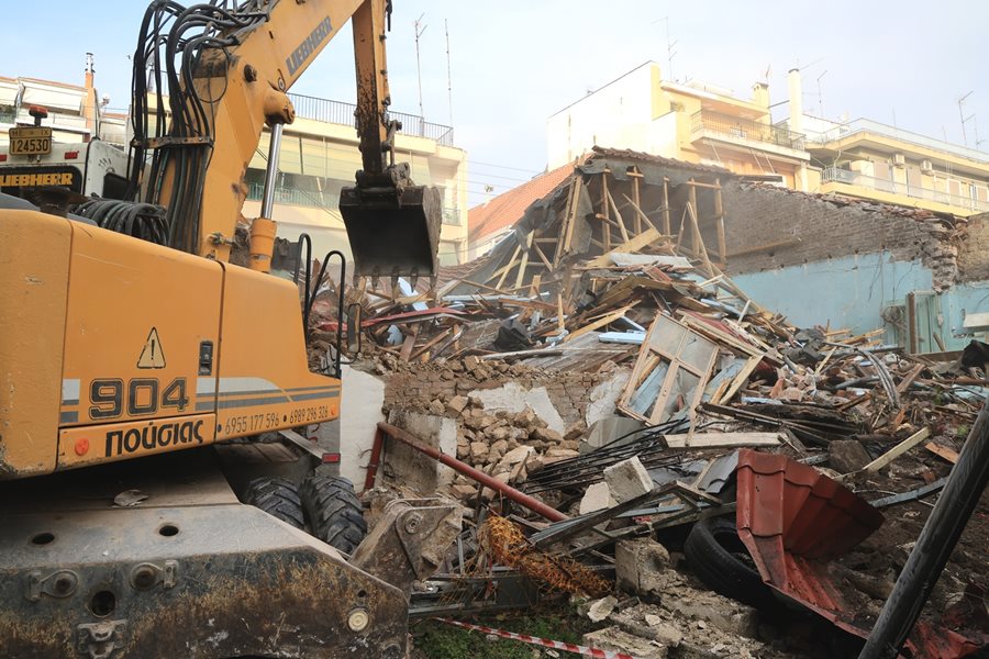 Κατεδάφιση κτηρίου επί της οδού Σκουφά