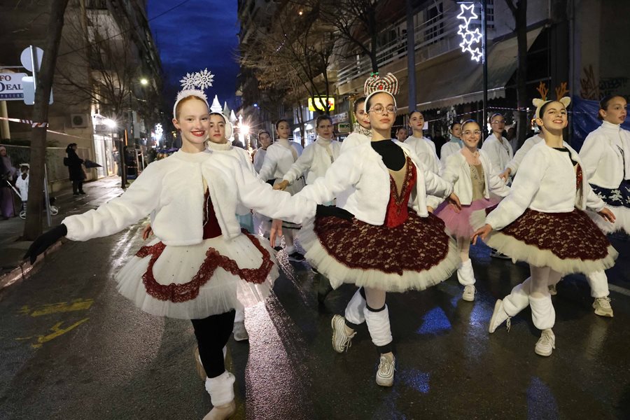 Στιγμιότυπο από την εορταστική παρέλαση Christmas parade 2024
