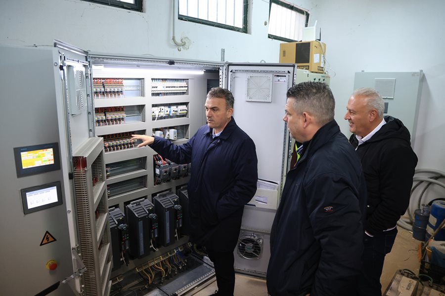 Στιγμιότυπο από την επίσκεψη στο Κεντρικό Αντλιοστάσιο λυμάτων