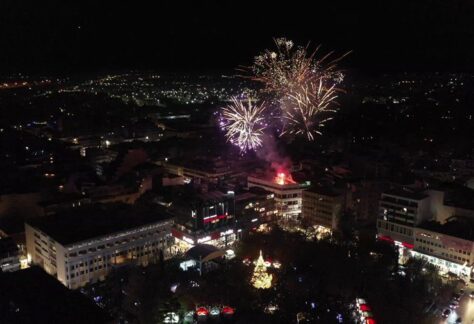 Φωτογραφίες από το άναμμα του χριστουγεννιάτικου δέντρου και τη συναυλία της Πέγκυ Ζήνα