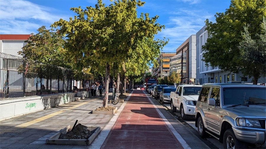 Η Ανθίμου Γαζή και ο νέος ποδηλατόδρομος στο ύψος του 1ου Λυκείου