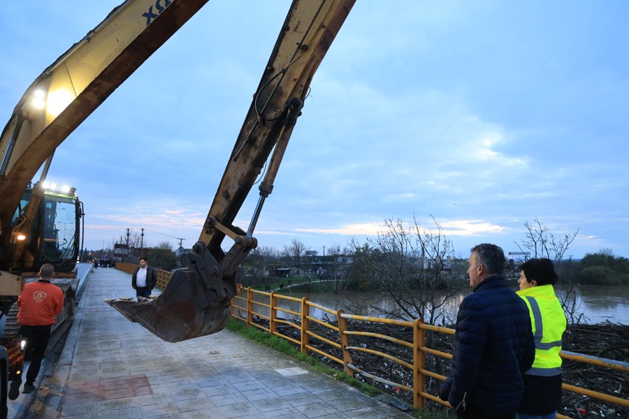 Στιγμιότυπο από τις προληπτικές ενέργειες λόγω των έντονων καιρικών φαινομένων