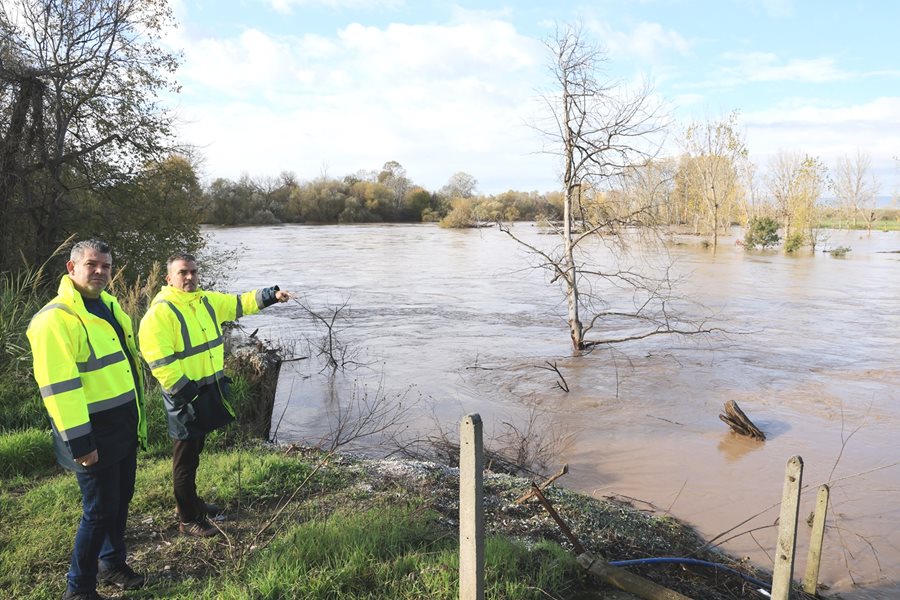 Στιγμιότυπο από την επίσκεψη του Δημάρχου αναφορικά με τη στάθμη των υδάτων του Πηνειού