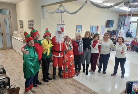 Στιγμιότυπο από την επίσκεψη μελών του τμήματος ΚΑΠΗ στον ΑΡΙΣΤΕΑ