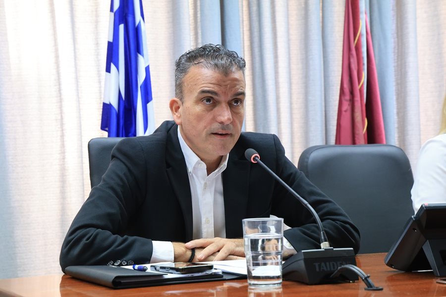 Ο Δήμαρχος Θ. Μαμάκος στην συνεδρίαση του Δημοτικού Συμβουλίου στις 11 Δεκεμβρίου 2025