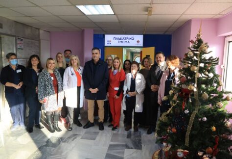 Στιγμιότυπο από την επίσκεψη του Δημάρχου Λαρισαίων στις Παιδιατρικές Κλινικές ΓΝΛ και ΠΓΝΛ