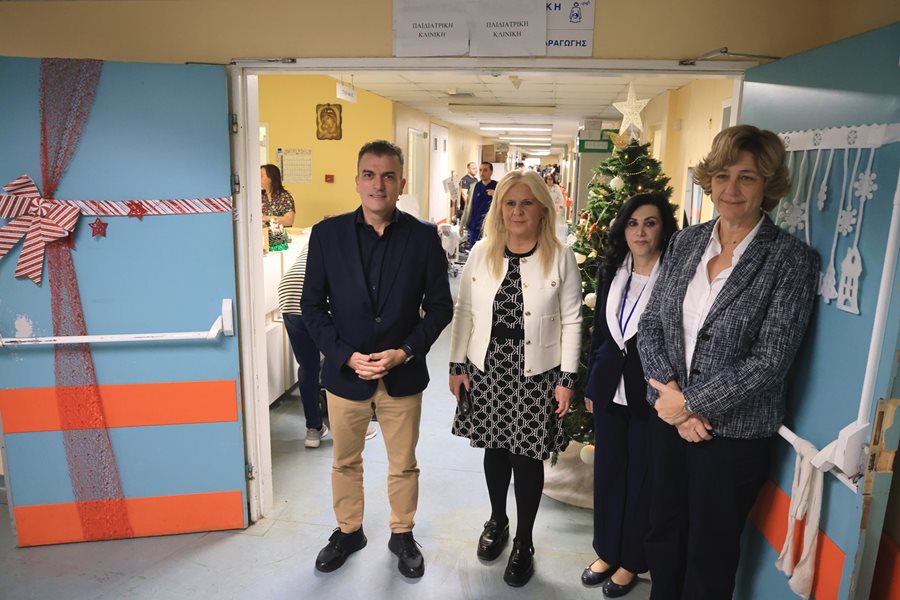 Στιγμιότυπο από την επίσκεψη του Δημάρχου Λαρισαίων στις Παιδιατρικές Κλινικές ΓΝΛ και ΠΓΝΛ
