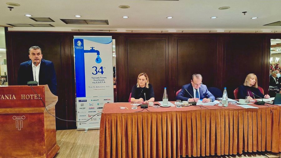 Στιγμιότυπο από την 34η τακτική γενική συνέλευση της ΕΔΕΥΑ. Ο Δήμαρχος Θ. Μαμάκος και το προεδρείο
