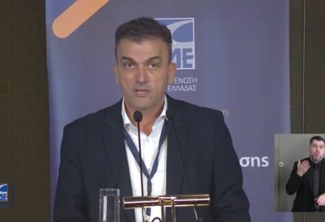 Ο Δήμαρχος Λαρισαίων Θ.Μαμάκος στο βήμα της έκτακτης συνέλευσης της Κεντρικής Ένωσης Δήμων Ελλάδας