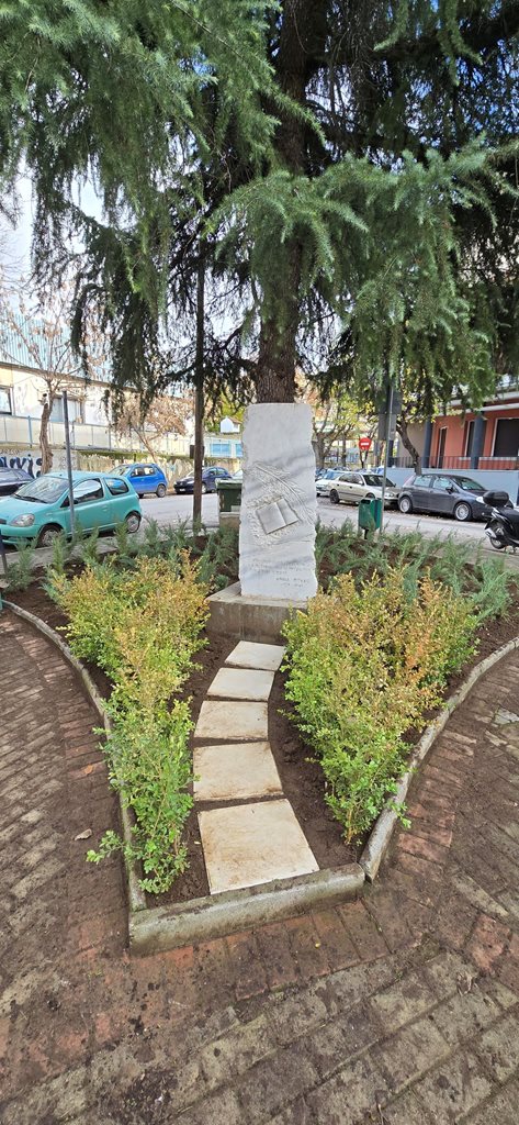 Στιγμιότυπο από την πλατεία Άννας Φράνκ μετά την ανάπλαση