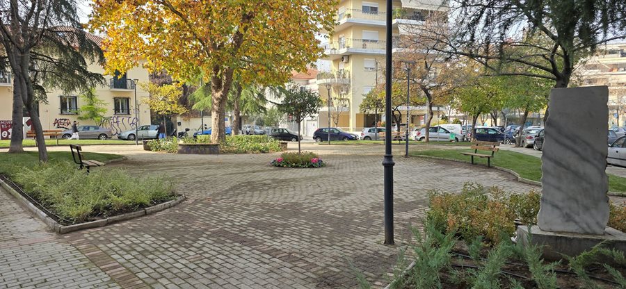 Στιγμιότυπο από την πλατεία Άννας Φράνκ μετά την ανάπλαση