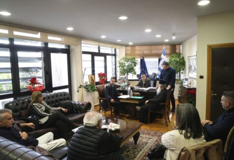 Στιγμιότυπο από την συνάντηση του Δημάρχου Λαρισαίων με κατοίκους της οδού Βόλου